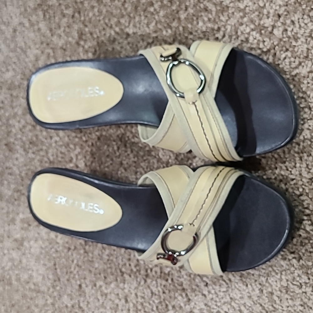 Aerosoles tan sandal